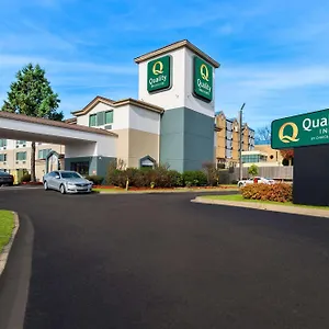 Quality Northeast Near I-40 Inn
